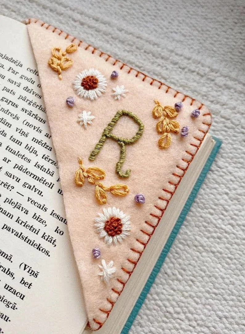 Bloomy Line – Personalized Hand Embroidered Corner Bookmark