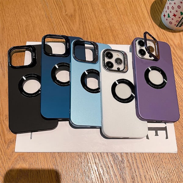 The new iPhone case with the leaky logo holder