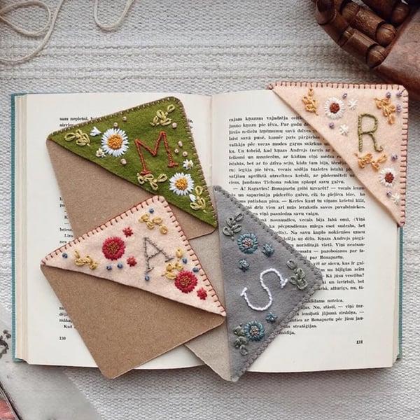 Bloomy Line – Personalized Hand Embroidered Corner Bookmark